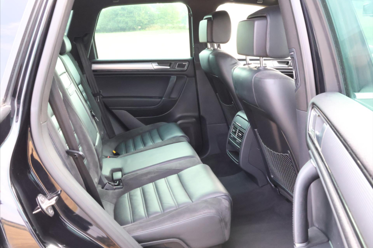 Volkswagen Touareg 3,0 TDI V6 DSG R-LINE CZ 4M