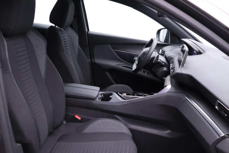 Peugeot 3008 1,2 PT 96kW Active Pack DPH CZ