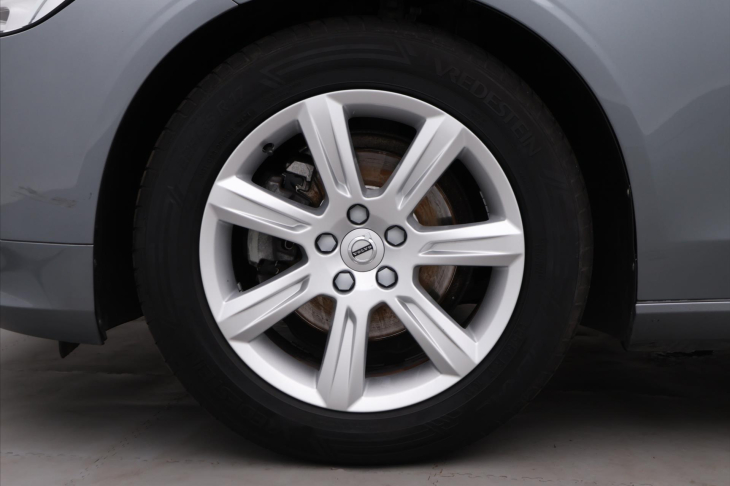 Volvo V90 2.0 D3 110kW Momentum LED