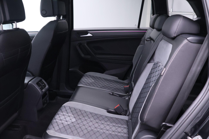 Volkswagen Tiguan Allspace 2,0 TSI DSG 4M R-Line 7Míst DPH