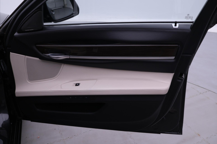 BMW Řada 7 3,0 190kW Xdrive ALU Kůže Šíbr