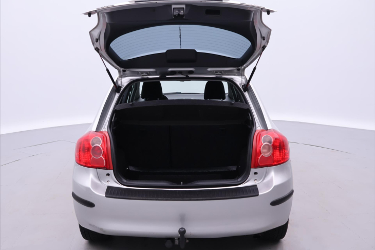 Toyota Auris 2,0 D-4D 93kW Xenon Tažné