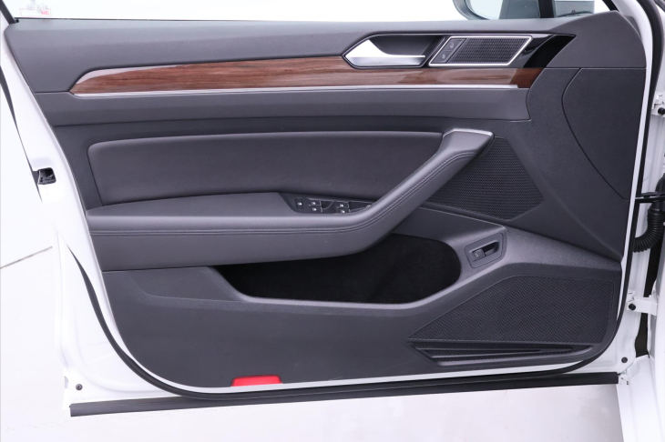 Volkswagen Passat 2,0 TDI 140kW R-line 4M CZ DPH