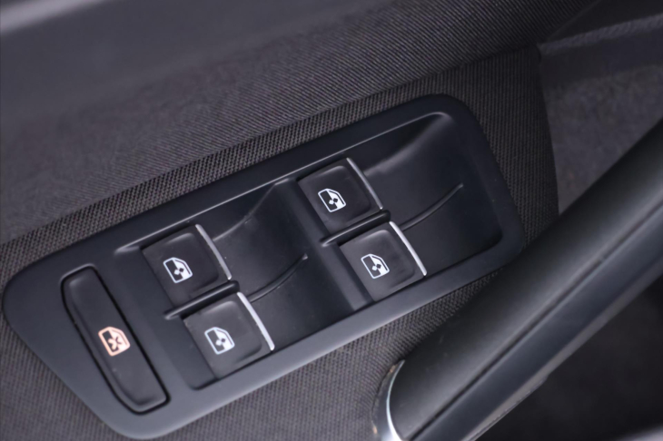 Volkswagen Golf 2,0 TDI 110kW Tažné Serv.kniha