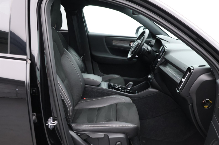 Volvo XC40 2,0 T4 Drive-E 140kW CZ R-Design