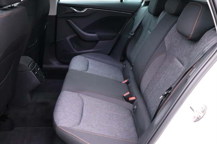 Škoda Kamiq 1,0 TSI Clever Virtual Navi DPH