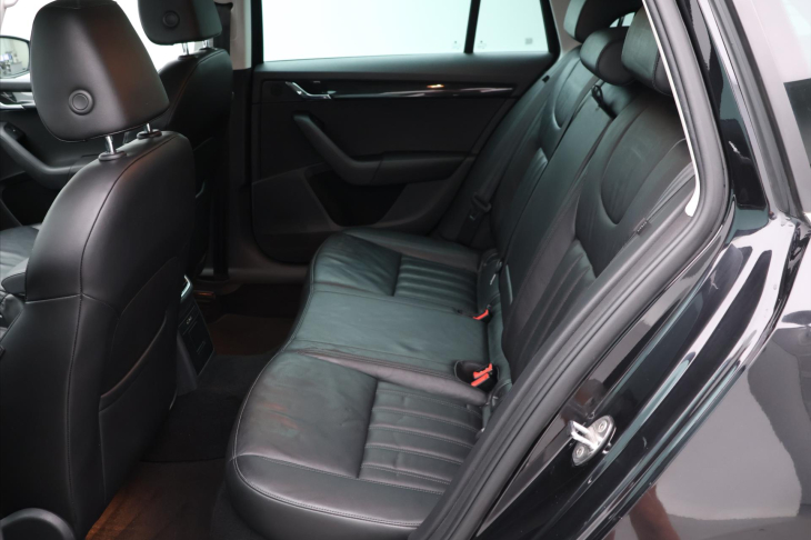 Škoda Octavia 1,6 TDI DSG Style+ LED Kůže