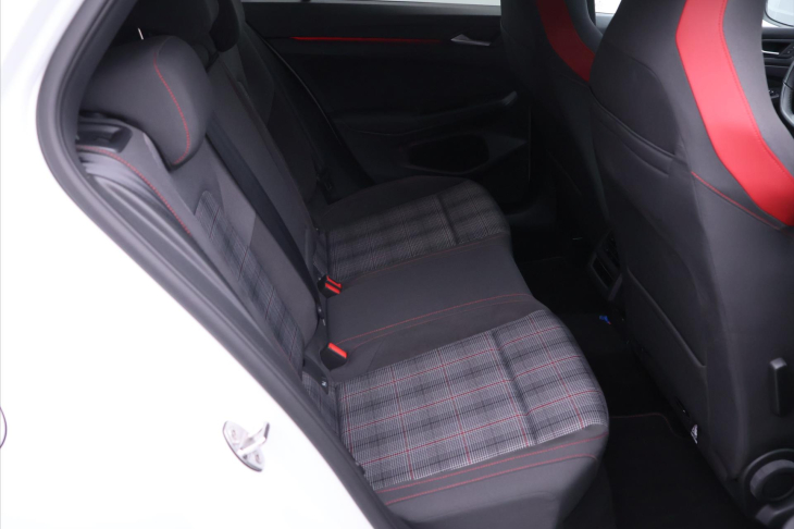 Volkswagen Golf 2,0 TSI GTI 180kW Virtual DPH