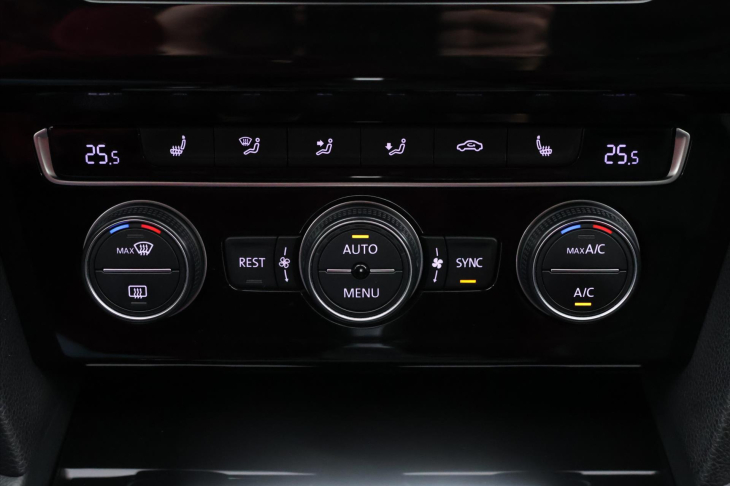 Volkswagen Passat 2,0 TDI 140kW R-line 4M CZ DPH