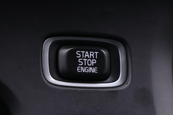 Volvo V40 2,5 T5 187kW Aut. Summum