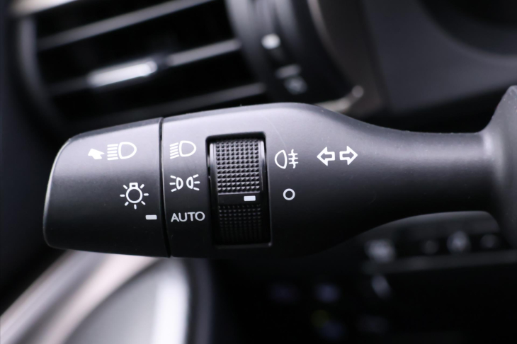 Lexus RC 300h 2,5 133kW F-Sport Navi CZ