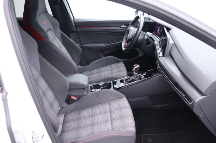 Volkswagen Golf 2,0 TSI GTI 180kW Virtual DPH