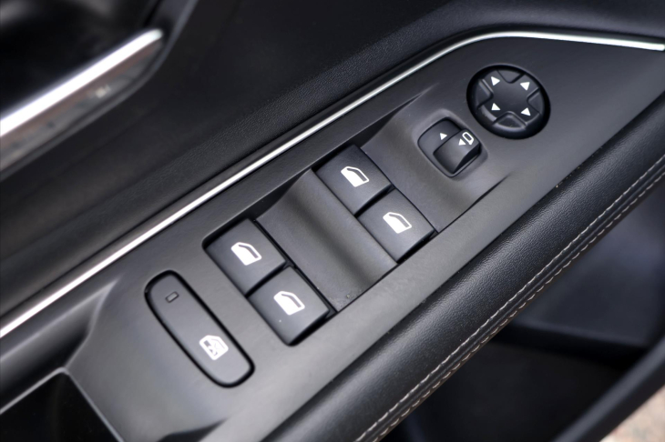 Peugeot 3008 1,5 HDi 96kW Allure CZ