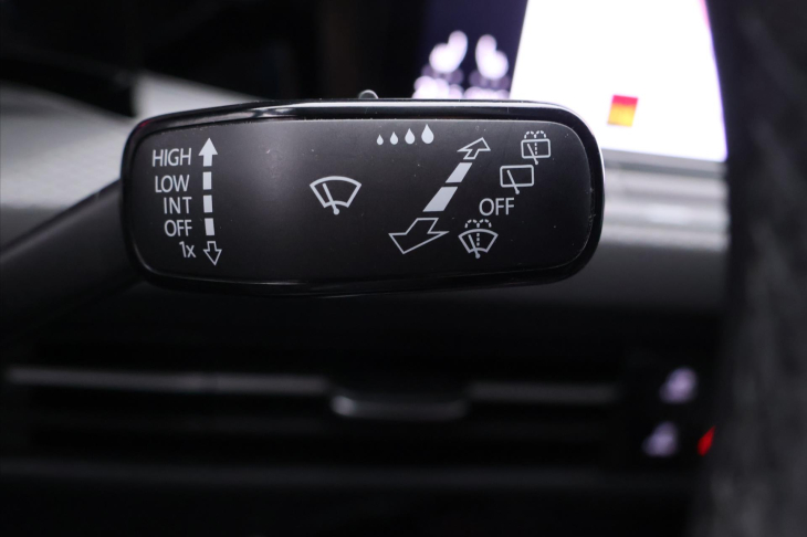 Volkswagen Golf 2,0 TSI GTI 180kW Virtual DPH