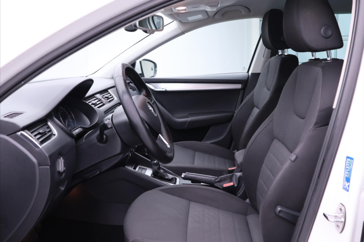 Škoda Octavia 1,6 TDI 77kW DSG Elegance CZ