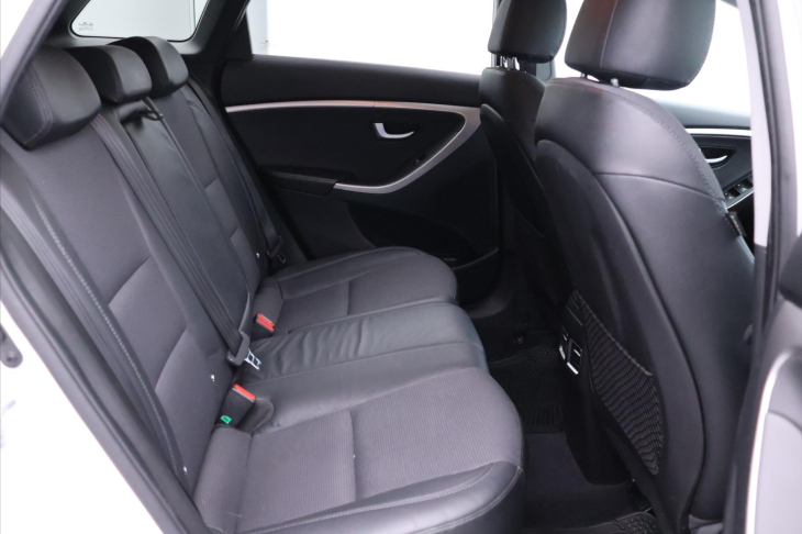 Hyundai i30 1,6 GDi 99kW Aut. CZ Weekend