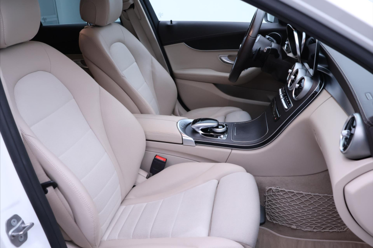 Mercedes-Benz Třídy C 2,0 220d 143kW 4Matic LED