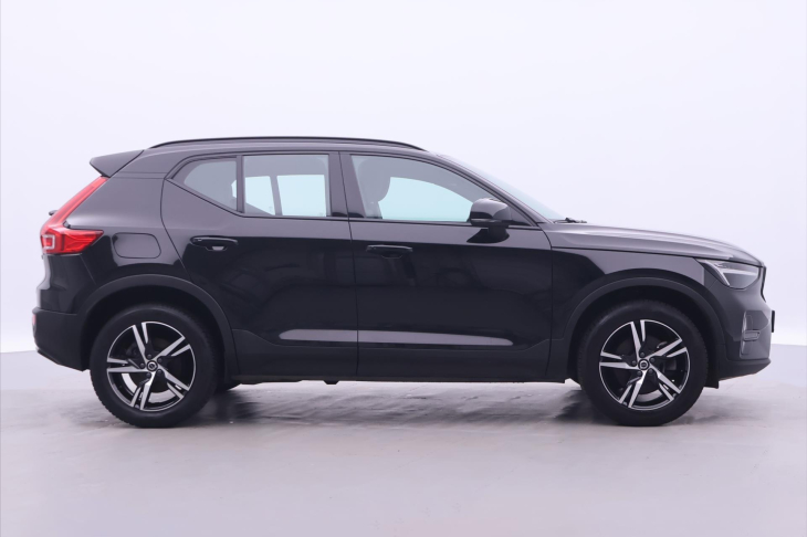 Volvo XC40 2,0 B4 145kW DCT Plus Dark CZ