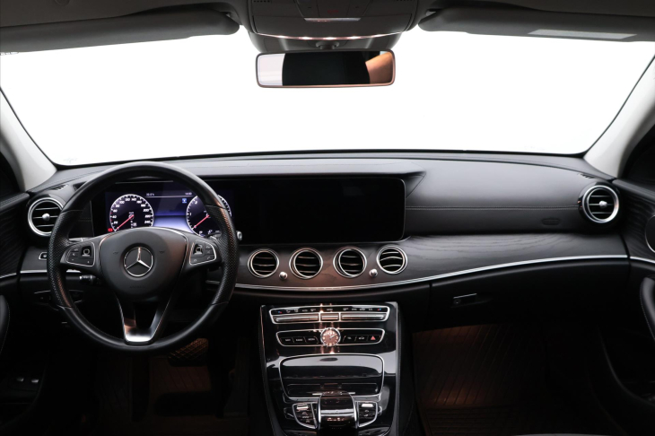 Mercedes-Benz Třídy E 2.0 220d 143kW 4Matic Aut.