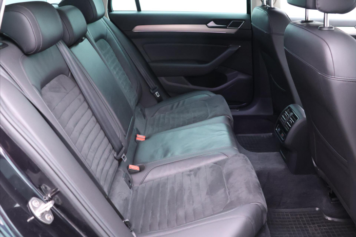 Volkswagen Passat 2,0 TDI 110kW 4M R-line LED