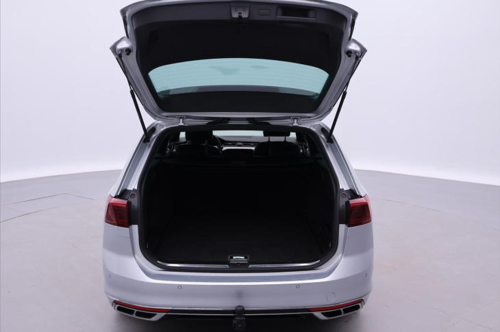 Volkswagen Passat 2.0 TDI DSG R-LINE Matrix