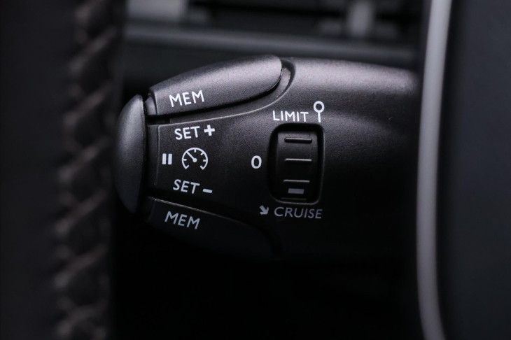 Peugeot 3008 2,0 HDI 110kW Allure LED CZ