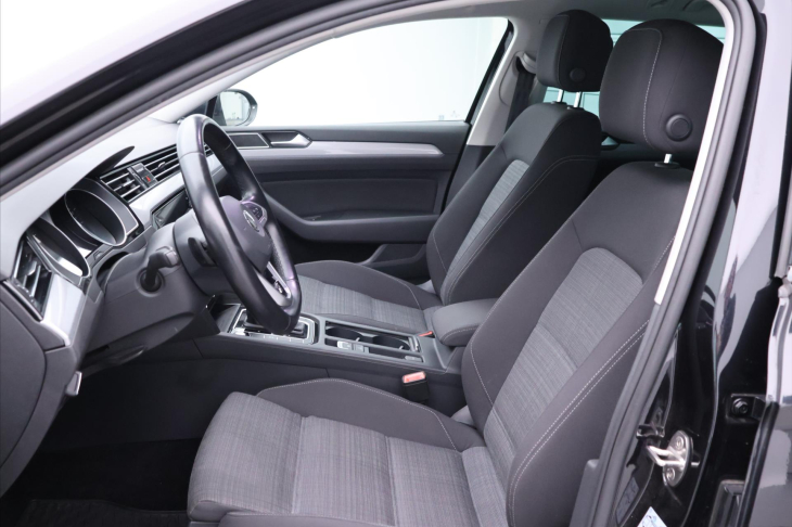 Volkswagen Passat 1,5 TSI 110kW DSG R-Line