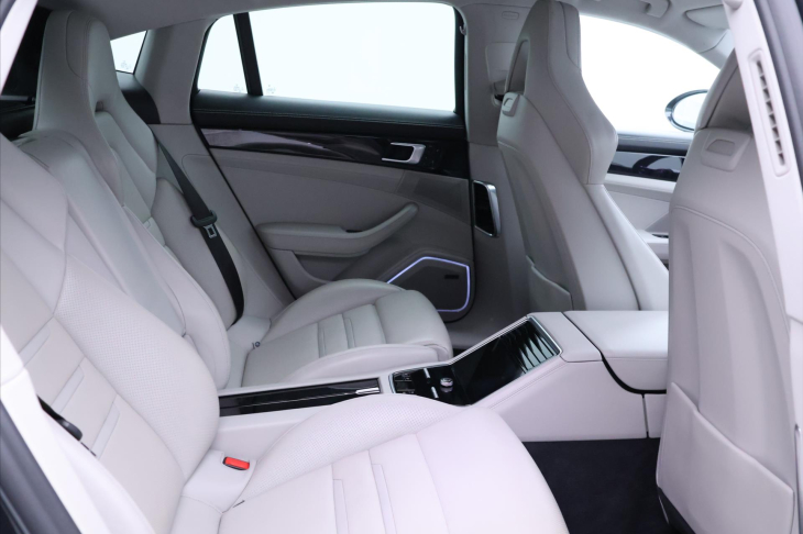 Porsche Panamera 4,0 V8 310kW Chrono Bose CZ 4S