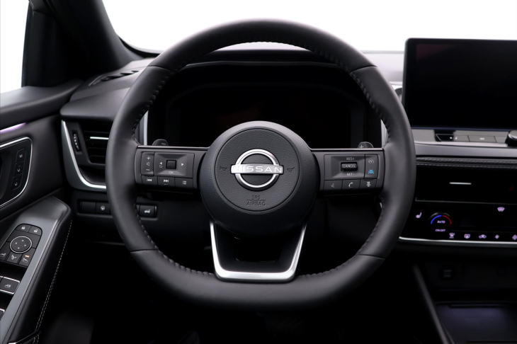 Nissan Qashqai 1,3 DIG-T 116kW Tekna 4WD CZ Záruka