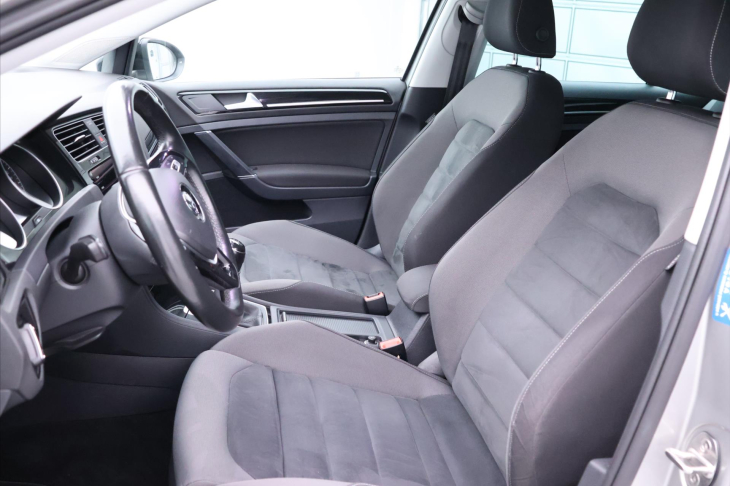 Volkswagen Golf 1,4 TSI 92kW Highline LED 1.Maj