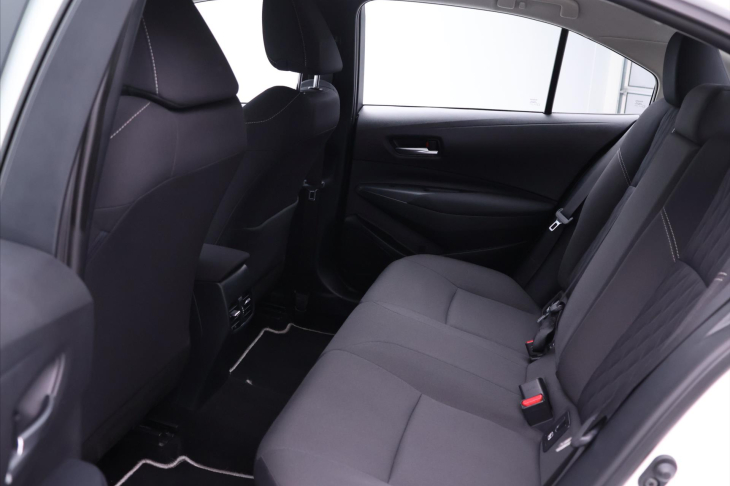 Toyota Corolla 1,8 HB Active Aut. DPH CZ 1.Maj.