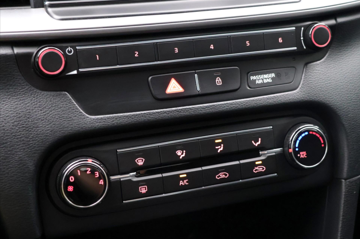 Kia Ceed 1,4 i 73 kW Exclusive CZ DPH