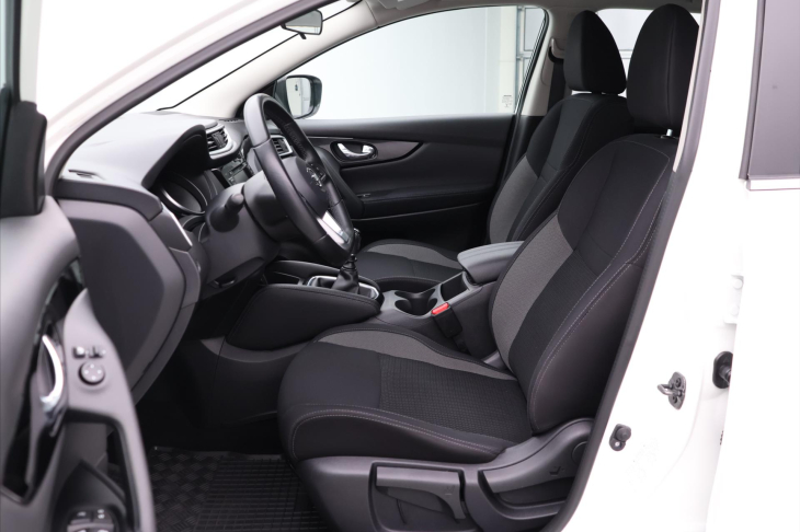 Nissan Qashqai 1,3 DiG-T Acenta CZ 1.Maj
