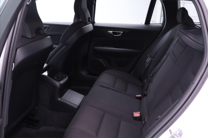 Volvo V60 2,0 B5 AWD Momentum Pro AT DPH