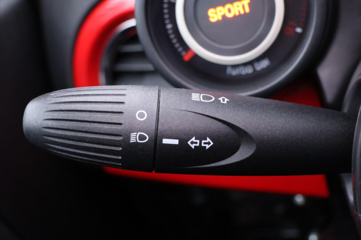 Abarth 500 1,4 Turbo 99kW Cabrio Akrapovič