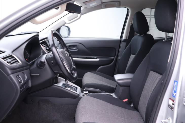 Mitsubishi L200 2,2 DI-D 110kW Aut. 4x4 CZ DPH