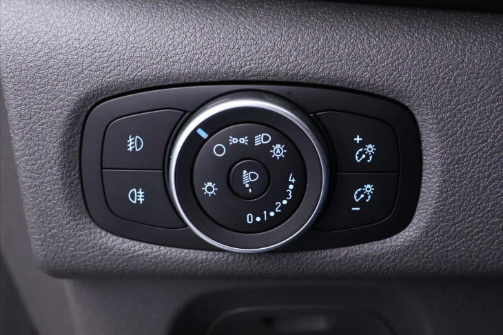 Ford Tourneo Custom 2,0 TDCi Aut. CZ 8-Míst L2 DPH