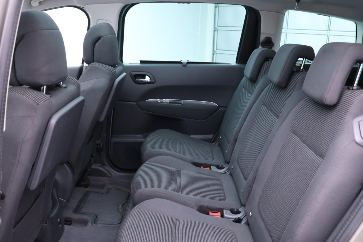 Peugeot 5008 1,6 HDI 120k CZ Allure 7-Míst