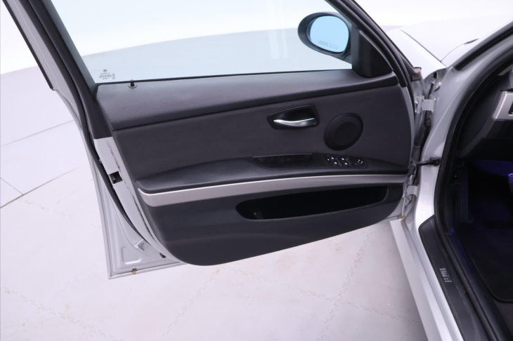 BMW Řada 3 2.0 320i 110kW Aut. Xenon