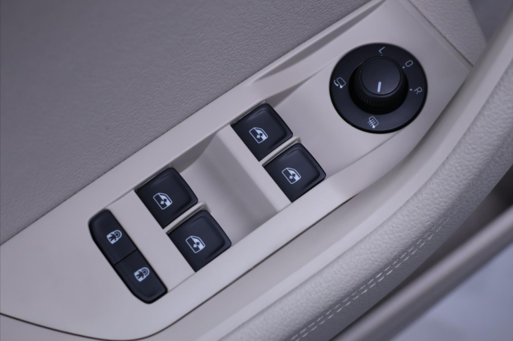 Škoda Superb 2,0 TDI  110 kW DSG DPH CZ