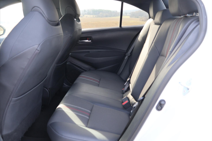 Toyota Corolla 1,8 Hybrid e-CVT 1.Maj DPH GR