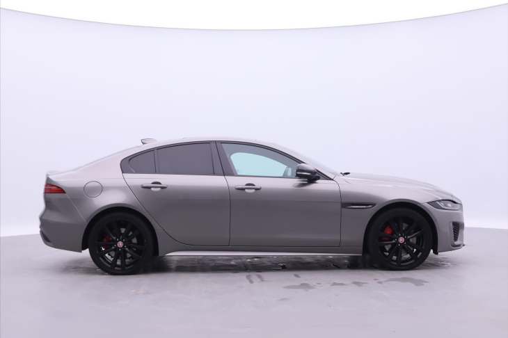 Jaguar XE 2,0 P300 221kW R-Dynamic DPH