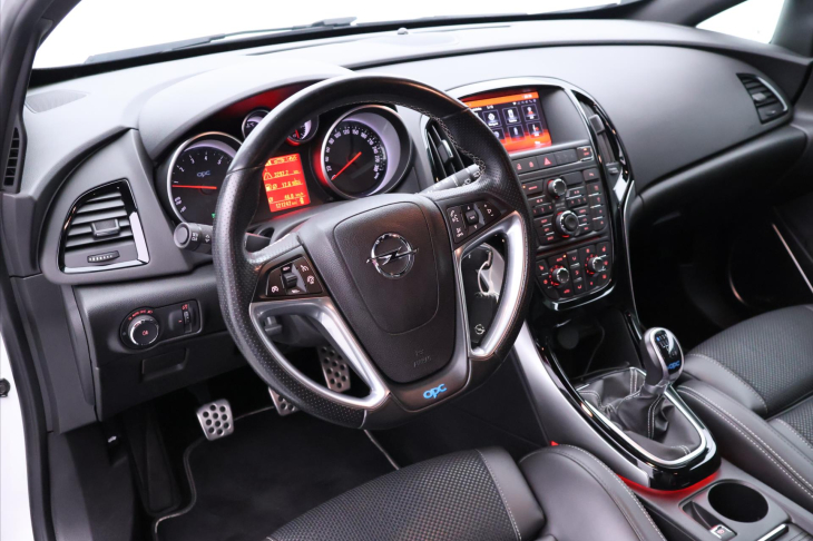 Opel Astra 2,0 T OPC 206kW Aut.klima