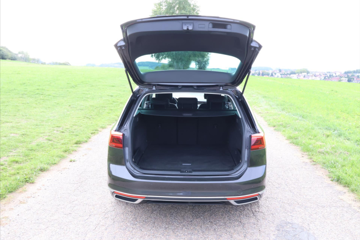 Volkswagen Passat 2,0 TDI DSG Elegance Navi