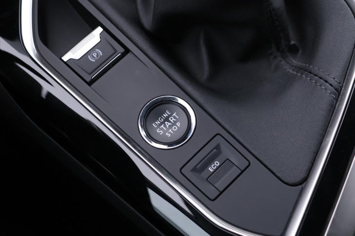 Peugeot 5008 1,5 HDI 96kW Allure 7-Míst DPH