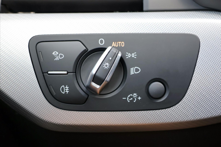 Audi A4 2,0 TDI 110kW Sport Navi Xenon