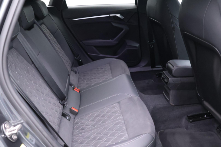 Audi A3 1,5 TSI 110kW S-LINE LED CZ