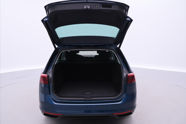 Volkswagen Passat 2,0 TDI 110kW DSG LED ACC Pano