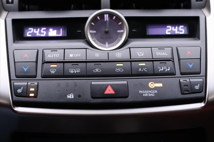 Lexus NX 300h 2,5 145kW Aut. 4WD Luxury DPH