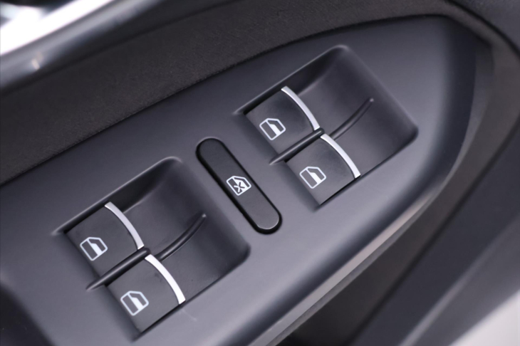 Volkswagen Touran 1,6 TDI 77kW Match Tažné Navi